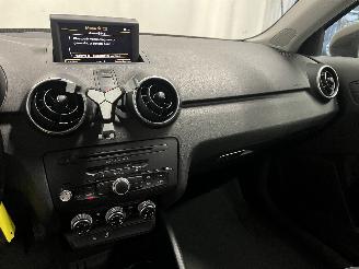 Audi A1 A1 (8X1/8XK) Hatchback 3-drs 1.2 TFSI (CBZA) [63kW]  (05-2010/04-2015)= picture 19