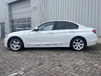 BMW 3-serie 3 serie (F30) Sedan 320i 2.0 16V (N20-B20A) [180kW]  (11-2011/10-2018)= picture 4