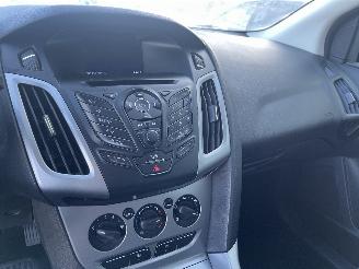 Ford Focus Focus 3 Wagon Combi 1.0 Ti-VCT EcoBoost 12V 100 (M2DA(Euro 5)) [74kW] =
 (02-2012/05-2018) picture 15