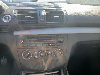 BMW 1-serie 1 serie (E87/87N) Hatchback 5-drs 116i 1.6 16V (N45-B16A) [85kW]  (06-=
2004/06-2011) picture 16