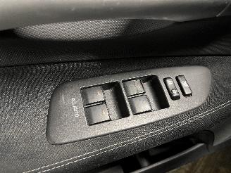 Toyota Auris Auris (E15) Hatchback 1.8 16V HSD Full Hybrid (2ZRFXE) [100kW]  (09-20=
10/09-2012) picture 22