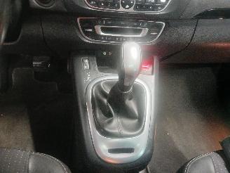 Renault Scenic Grand Scénic III (JZ) MPV 2.0 16V CVT (M4R-F713) [103kW]  (02-2009/1=
2-2016) picture 17