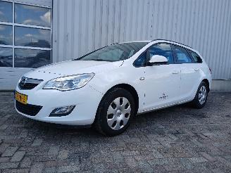 Opel Astra Astra J Sports Tourer (PD8/PE8/PF8) Combi 1.7 CDTi 16V (A17DTR(Euro 5)=
) [81kW]  (10-2010/10-2015) picture 3