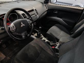 Mitsubishi Outlander Outlander (CW) SUV 2.4 16V Mivec 4x2 (4B12) [125kW]  (11-2006/11-2012)= picture 14