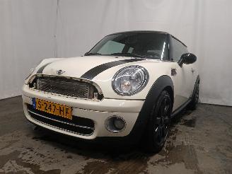 Damaged car Mini Mini Mini (R56) Hatchback 1.6 Cooper D 16V (DV6TED4(9HZ)) [80kW]  (11-2006/=
09-2010) 2010/4