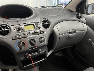 Toyota Yaris Yaris (P1) Hatchback 1.3 16V VVT-i (2SZFE) [63kW]  (08-1999/11-2005) picture 21