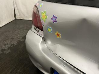 Toyota Yaris Yaris (P1) Hatchback 1.3 16V VVT-i (2SZFE) [63kW]  (08-1999/11-2005) picture 10