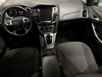 Ford Focus Focus 3 Hatchback 1.0 Ti-VCT EcoBoost 12V 100 (M2DA(Euro 5)) [74kW]  (=
02-2012/05-2018) picture 14