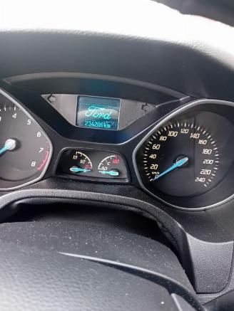 Ford Focus Focus 3 Hatchback 1.0 Ti-VCT EcoBoost 12V 100 (M2DA(Euro 5)) [74kW]  (=
02-2012/05-2018) picture 2