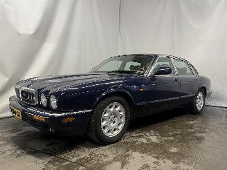 Jaguar XJ XJ8 (X308) Sedan 3.2 V8 32V Executive,Sport (AC) [174kW]  (07-1997/05-=
2003) picture 3