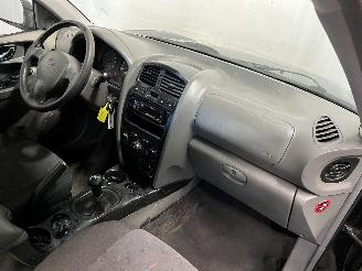 Hyundai Santa Fe Santa Fe I SUV 2.0 16V 4x2 (G4JP) [99kW]  (08-2001/02-2006) picture 9