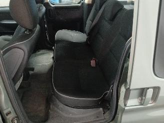 Peugeot Partner Partner Combispace MPV 1.6 16V (TU5JP4(NFU)) [80kW]  (07-2001/03-2008)= picture 10
