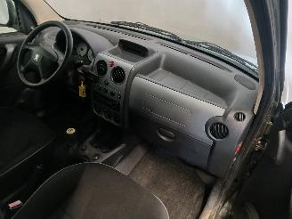 Peugeot Partner Partner Combispace MPV 1.6 16V (TU5JP4(NFU)) [80kW]  (07-2001/03-2008)= picture 8