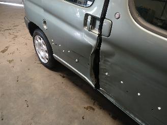 Peugeot Partner Partner Combispace MPV 1.6 16V (TU5JP4(NFU)) [80kW]  (07-2001/03-2008)= picture 20