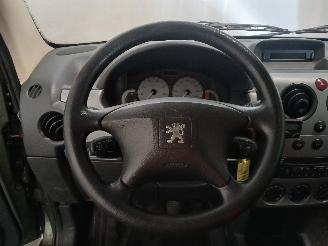 Peugeot Partner Partner Combispace MPV 1.6 16V (TU5JP4(NFU)) [80kW]  (07-2001/03-2008)= picture 19