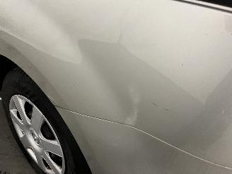 Mazda 5 5 (CR19) MPV 1.8i 16V (L823) [85kW]  (02-2005/05-2010) picture 12