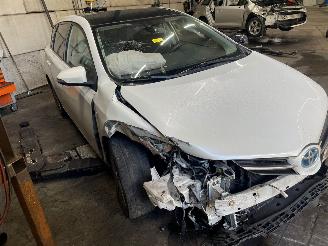 Toyota Auris Auris (E18) Hatchback 5-drs 1.8 16V Hybrid (2ZRFXE) [100kW]  (10-2012/=
03-2019) picture 2