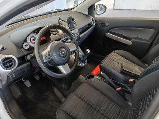 Mazda 2 2 (DE) Hatchback 1.4 CDVi 16V (Y4) [50kW]  (01-2008/11-2010) picture 10