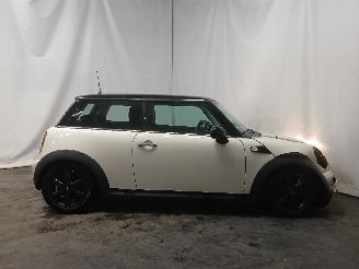 Mini Mini Mini (R56) Hatchback 1.6 16V Cooper (N12-B16A) [88kW]  (10-2006/02-201=
2) picture 7