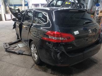 Peugeot 308 308 SW (L4/L9/LC/LJ/LR) Combi 5-drs 1.2 12V e-THP PureTech 130 (EB2DTS=
(HNY)) [96kW]  (03-2014/06-2021) picture 4