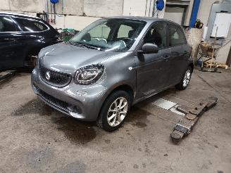 Uttjänta bilar auto Smart Forfour Forfour (453) Hatchback 5-drs 1.0 12V (M281.920) [52kW]  (07-2014/...)= 2017/1
