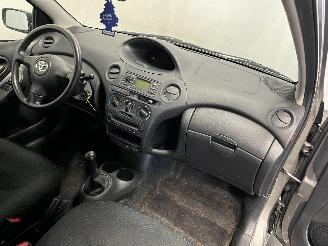 Toyota Yaris Yaris (P1) Hatchback 1.3 16V VVT-i (2SZFE) [64kW]  (04-2002/09-2005) picture 14