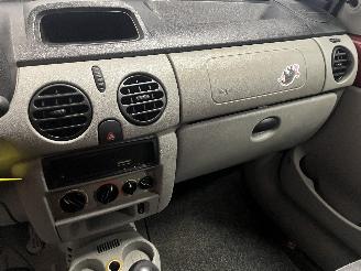 Renault Kangoo Kangoo (KC) MPV 1.6 16V (K4M-752) [70kW]  (06-2001/01-2008) picture 16