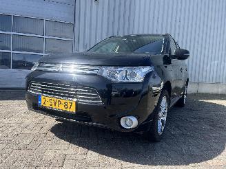Voiture accidenté Mitsubishi Outlander Outlander (GF/GG) SUV 2.0 16V PHEV 4x4 (S61) [147kW]  (01-2014/12-2021=
) 2013/12