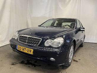 Damaged car Mercedes C-klasse C (W203) Sedan 2.2 C-200 CDI 16V (OM611.962) [85kW]  (09-2000/06-2003)= 2002/1
