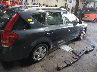 Kia Cee d Cee'd Sporty Wagon (EDF) Combi 1.4 16V (G4FAI) [80kW]  (09-2009/12-201=
2) picture 3