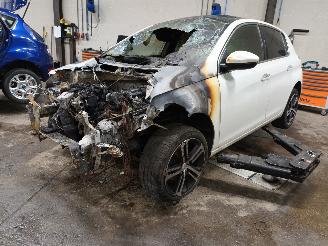 Vrakbiler auto Peugeot 308 308 (L3/L8/LB/LH/LP) Hatchback 5-drs 1.2 12V e-THP PureTech 130 (EB2DT=
S(HNY)) [96kW]  (11-2013/06-2021) 2016/1