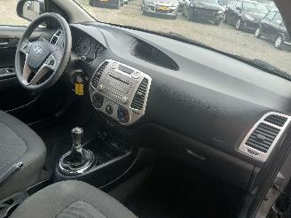Hyundai I-20 i20 Hatchback 1.2i 16V (G4LA) [57kW]  (09-2008/12-2012) picture 7