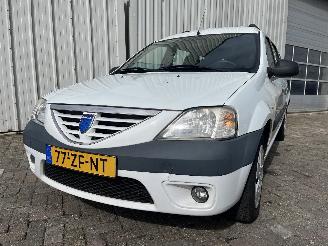 krockskadad bil auto Dacia Logan Logan MCV I (KS) Combi 1.6 (K7M-718) [64kW]  (02-2007/06-2013) 2008/1