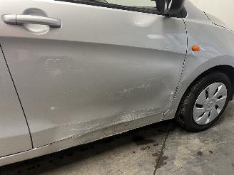 Suzuki Celerio Celerio (LF) Hatchback 5-drs 1.0 12V (K10C) [50kW]  (03-2014/...) picture 9