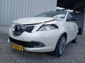 Vaurioauto  passenger cars Lancia Ypsilon Ypsilon (312) Hatchback 0.9 TwinAir 85 (312.A.2000(Euro 5)) [63kW]  (0=
5-2011/...) 2011/12