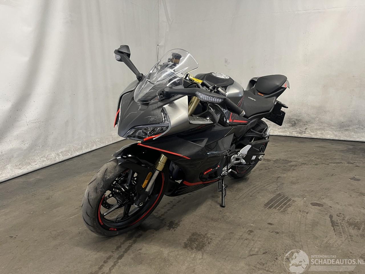 CFMoto  Sport 450SR