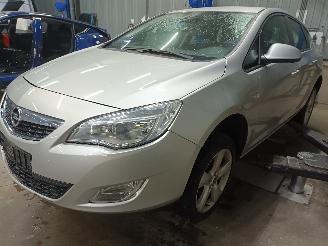 Vrakbiler auto Opel Astra Astra J (PC6/PD6/PE6/PF6) Hatchback 5-drs 1.4 16V ecoFLEX (A14XER(Euro=
 5)) [74kW]  (12-2009/10-2015) 2011/2