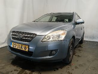 Voiture accidenté Kia Cee d Cee'd Sporty Wagon (EDF) Combi 1.4 16V (G4FA) [80kW]  (09-2007/12-2012=
) 2009/7