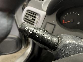 Nissan Micra Micra (K11) Hatchback 1.4 16V (CGA3DE) [60kW]  (09-2000/02-2003) picture 17