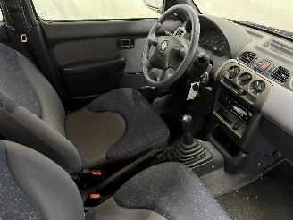 Nissan Micra Micra (K11) Hatchback 1.4 16V (CGA3DE) [60kW]  (09-2000/02-2003) picture 13
