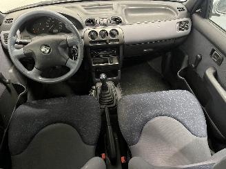 Nissan Micra Micra (K11) Hatchback 1.4 16V (CGA3DE) [60kW]  (09-2000/02-2003) picture 15