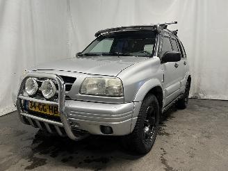 damaged passenger cars Suzuki Grand-vitara Grand Vitara I (FT/GT/HT) SUV 2.5 V6 24V (H25A) [106kW]  (04-1998/07-2=
003) 2000/10