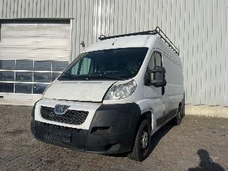 Vaurioauto  passenger cars Peugeot Boxer Boxer (U9) Bus 2.2 HDi 130 (22DT(4HH)) [96kW]  (03-2011/...) 2012/5