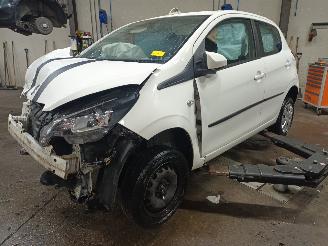 Uttjänta bilar auto Peugeot 108 108 Hatchback 1.0 12V (1KRFE(CFB)) [51kW]  (05-2014/...) 2014/7