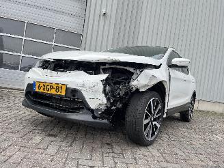 uszkodzony samochody osobowe Nissan Qashqai Qashqai (J11) SUV 1.2 DIG-T 16V (HRA2DDT) [85kW]  (11-2013/08-2018) 2014/8