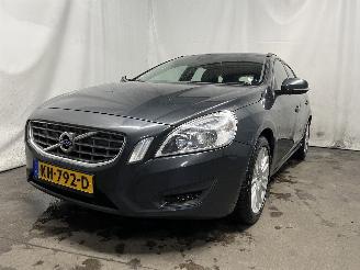 skadebil auto Volvo V-60 V60 I (FW/GW) Combi 1.6 DRIVe (D4162T) [84kW]  (02-2011/12-2015) 2011/11