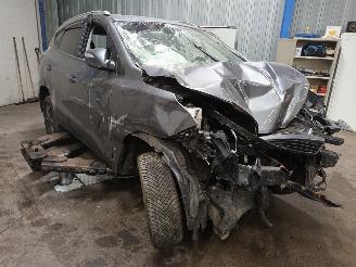 Hyundai Ix35 iX35 (LM) SUV 1.6 GDI 16V (G4FD(Euro 4)) [99kW]  (11-2010/09-2015) picture 2