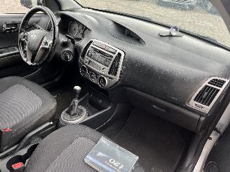 Hyundai I-20 i20 Hatchback 1.2i 16V (G4LA) [63kW]  (03-2012/12-2015) picture 7