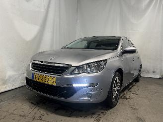 krockskadad bil auto Peugeot 308 308 SW (L4/L9/LC/LJ/LR) Combi 5-drs 1.2 12V e-THP PureTech 130 (EB2DTS=
(HNY)) [96kW]  (03-2014/06-2021) 2015/12