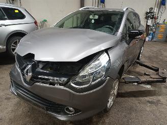 demontáž osobní automobily Renault Clio Clio IV Estate/Grandtour (7R) Combi 5-drs 0.9 Energy TCE 90 12V (H4B-4=
00(H4B-A4)) [66kW]  (01-2013/08-2021) 2014/4